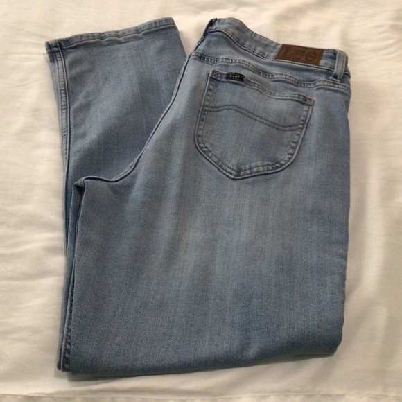NWOT Lee Petite Regular Fit Straight Leg Mid Rise Women’s Jeans - Picture 2 of 4